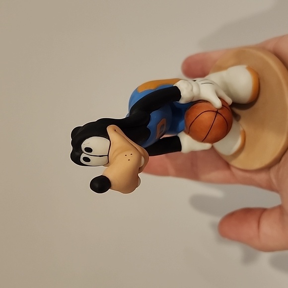 Vintage disney goofy basketball ceramic figurine - Picture 4 of 5